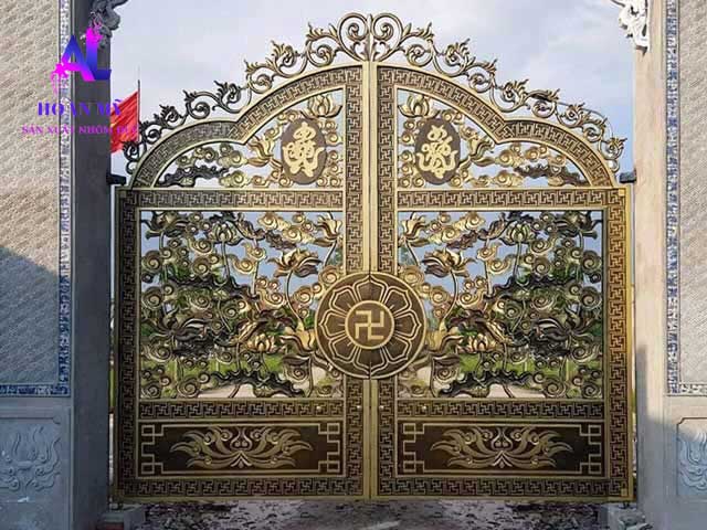 mẫu cánh cổng nhà thờ họ tộc đẹp nhất họa tiết hoa sen