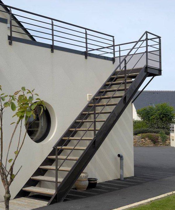 Cầu thang sắt sân thượng/ cầu thang lên gác mái