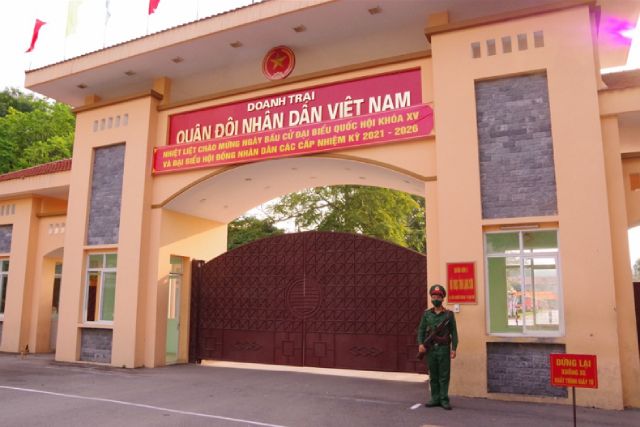 mẫu cổng doanh trại quân đội nhân dân Việt Nam bằng sắt