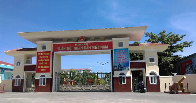 mẫu cổng doanh trại quân đội nhân dân Việt Nam bằng inox