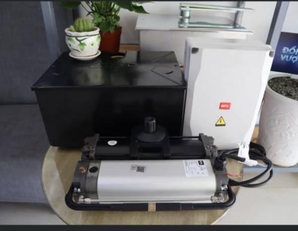 Thiết kế, lắp đặt cổng nhôm đúc đóng mở tự động có điều khiển từ xa 5 Cổng Trượt Tự Động và Cổng Xoay Tự Động: Lựa Chọn Tối Ưu Cho Mọi Không Gian