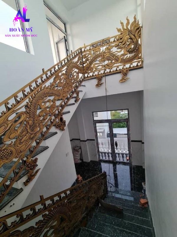 Cầu thang nhôm đúc phong cách hoàng gia