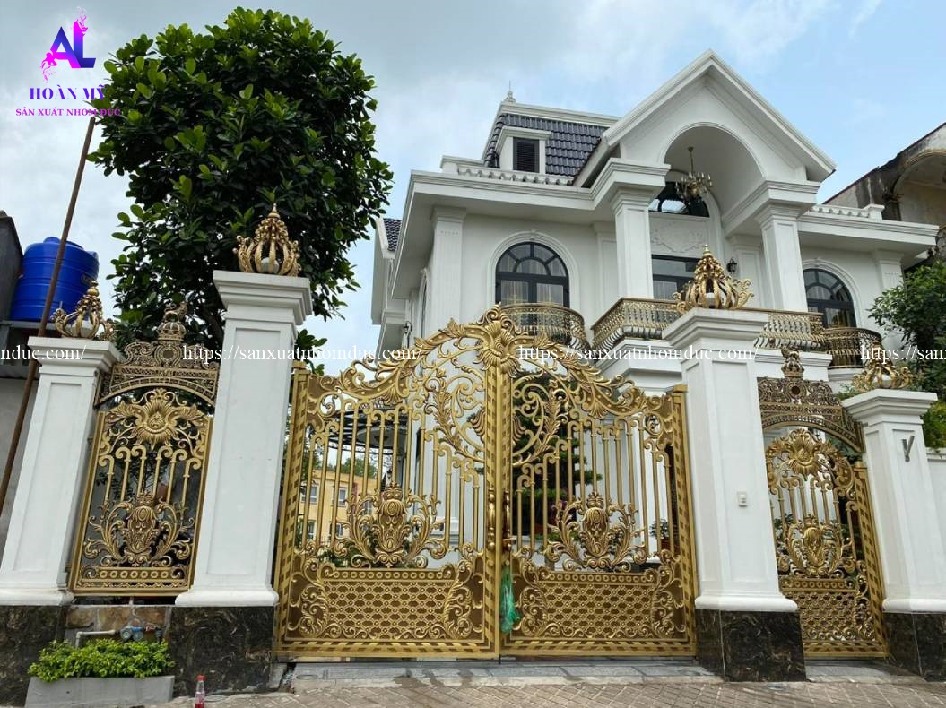 Giá cổng nhôm đúc mạ đồng 4 Cổng nhôm đúc hoa lá tây