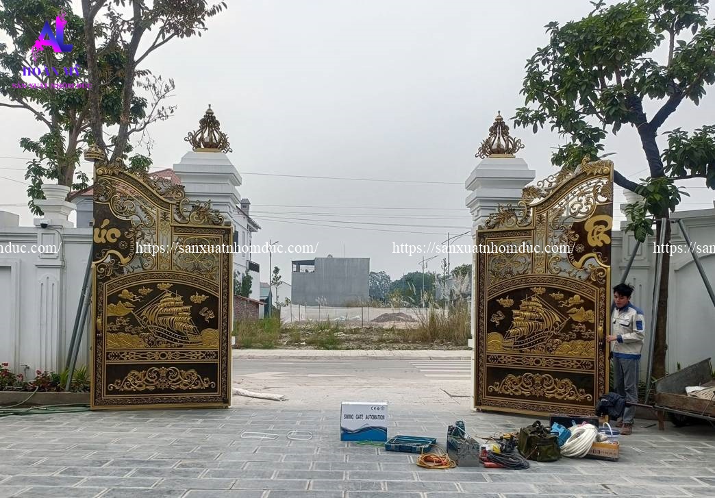 Giá cổng nhôm đúc mạ đồng 29 Cổng nhôm đúc thuận buồm xuôi gió